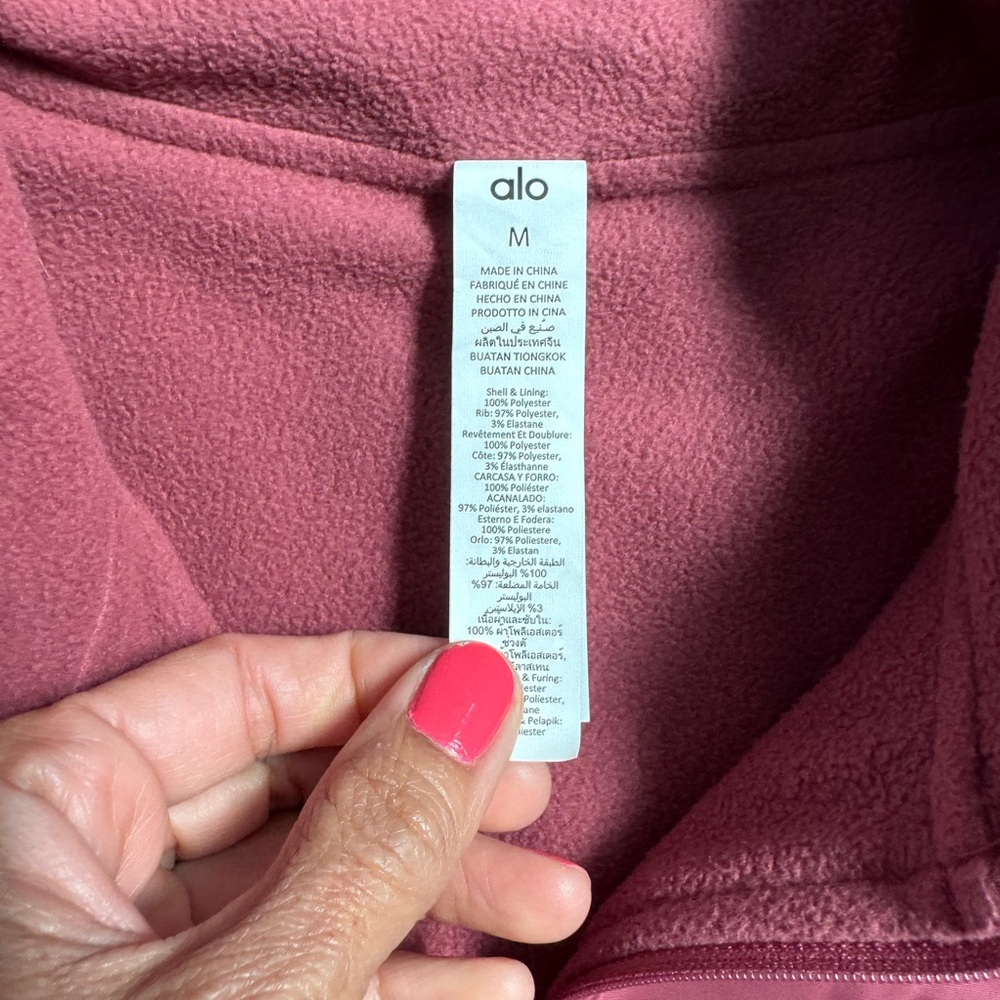 ALO Yoga Zip-Up Vest in Rose Mauve color. Excellent condition. Size Medium - Picture 4 of 6